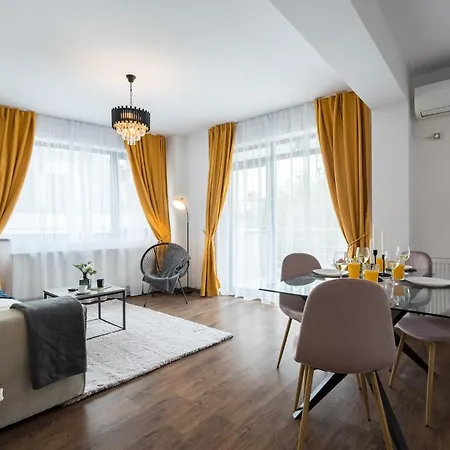Wanderlust Central Apt W Big Terrace Апартаменти *